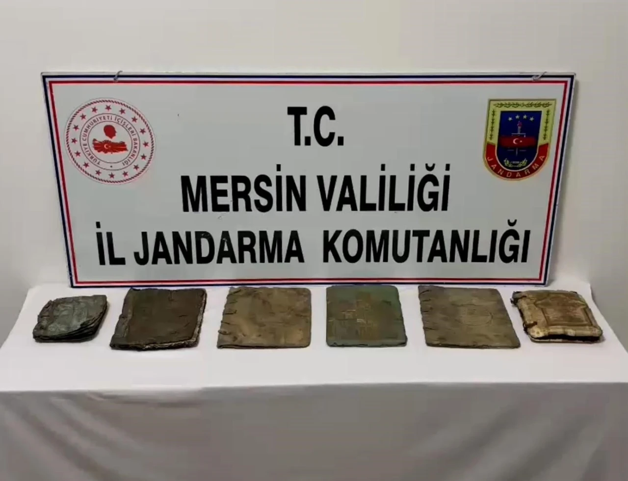 Mersin’de 6 adet tarihi el yazması kitap ele geçirildi: 3 gözaltı
