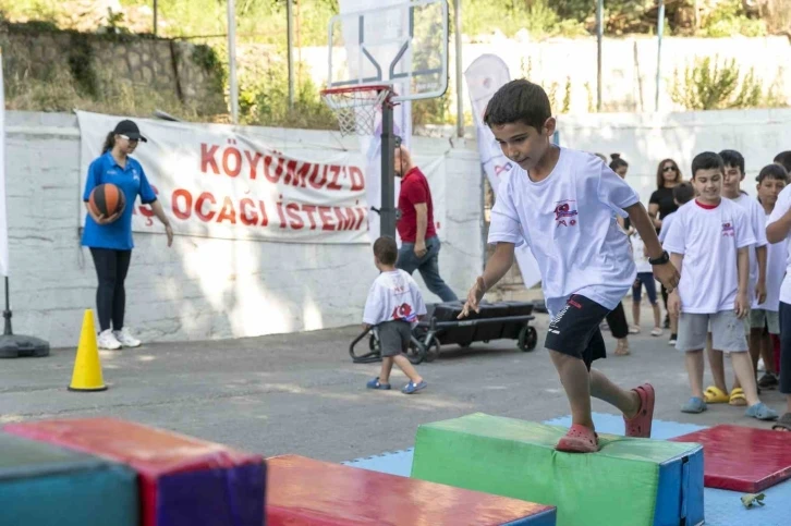 Mersin’de çocuklar ’Sporbüs’ ile sporla buluşuyor
