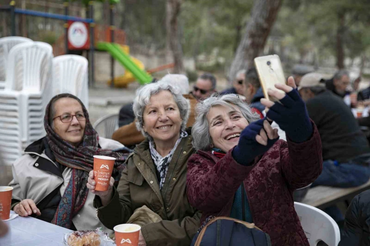 Mersin’de emekliler tabiat parkında eğlendi
