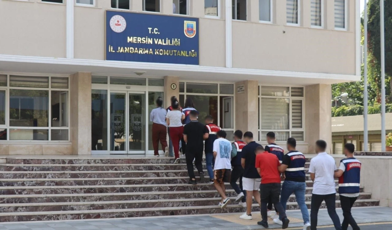 Mersin’de sahte ilan dolandırıcıları yakalandı
