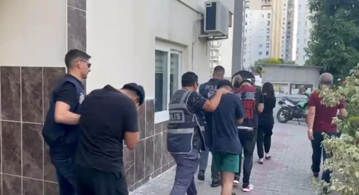 Mersin’de ’sazan sarmalı’ yöntemiyle dolandırıcılık yapan 5 şüpheli yakalandı
