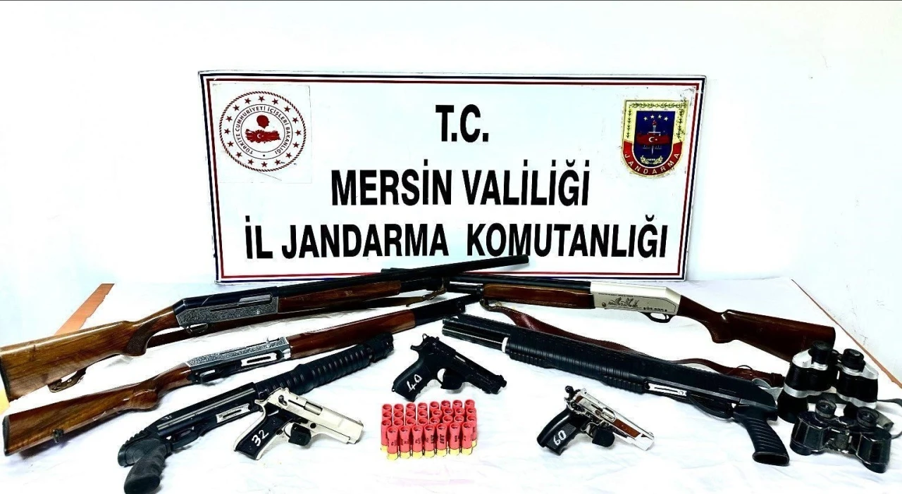 Mersin’de silah kaçakçıları jandarma engeline takıldı
