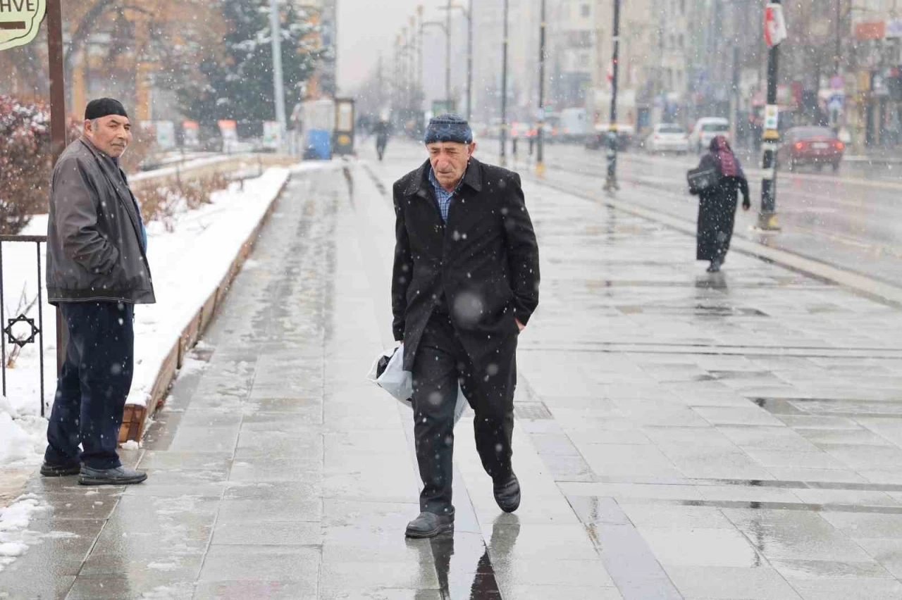 Meşhur atasözü gerçek oldu, kartpostallık görüntüler oluştu
