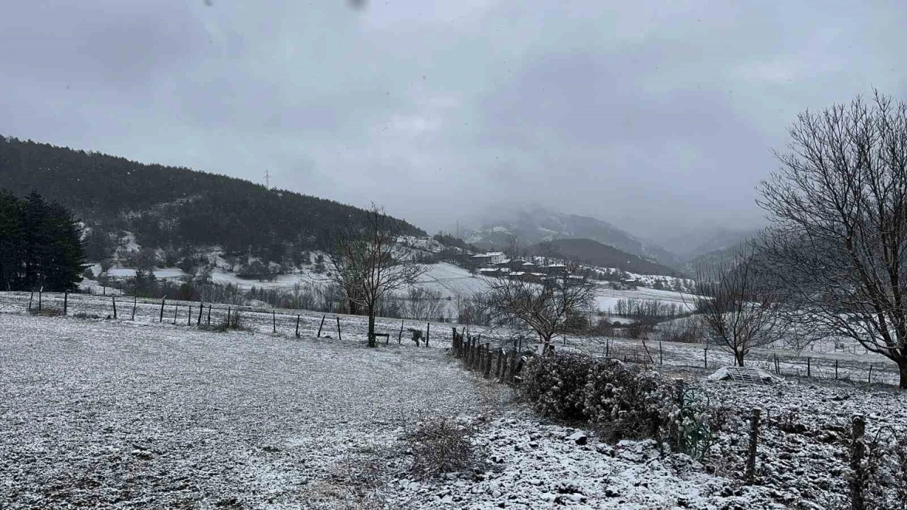 Meteoroloji uyarmıştı: Beklenen kar yağışı Kastamonu’da başladı
