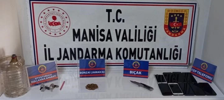 Metruk binada uyuşturucu kullanırken yakalandılar
