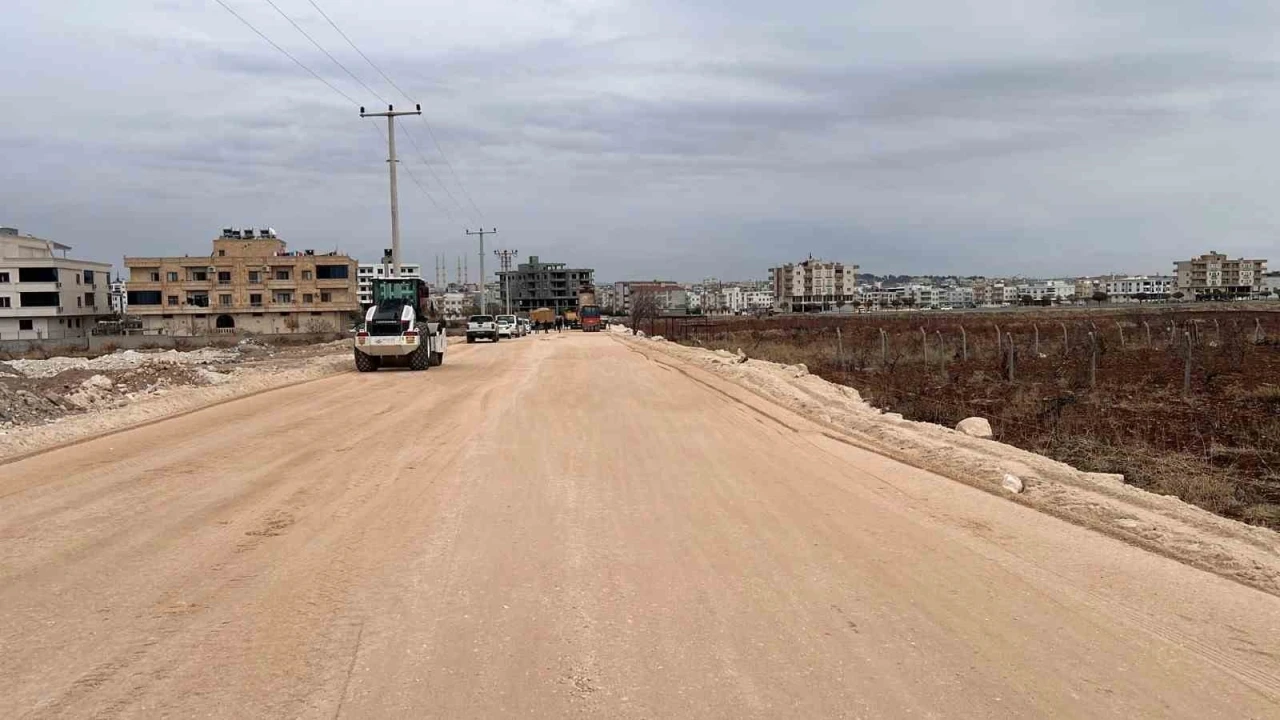 Midyat Ağız ve Diş Sağlığı Merkezinin yolu asfaltlanıyor
