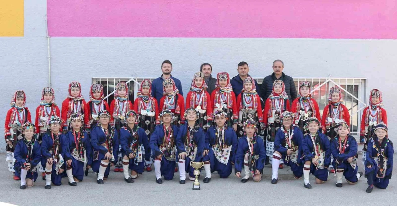 Minik folklorcular, Bursa birincisi oldu
