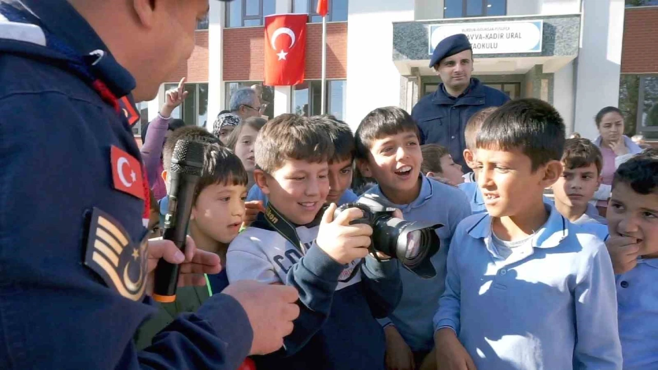 Minik öğrenciler jandarma teşkilatıyla tanıştı
