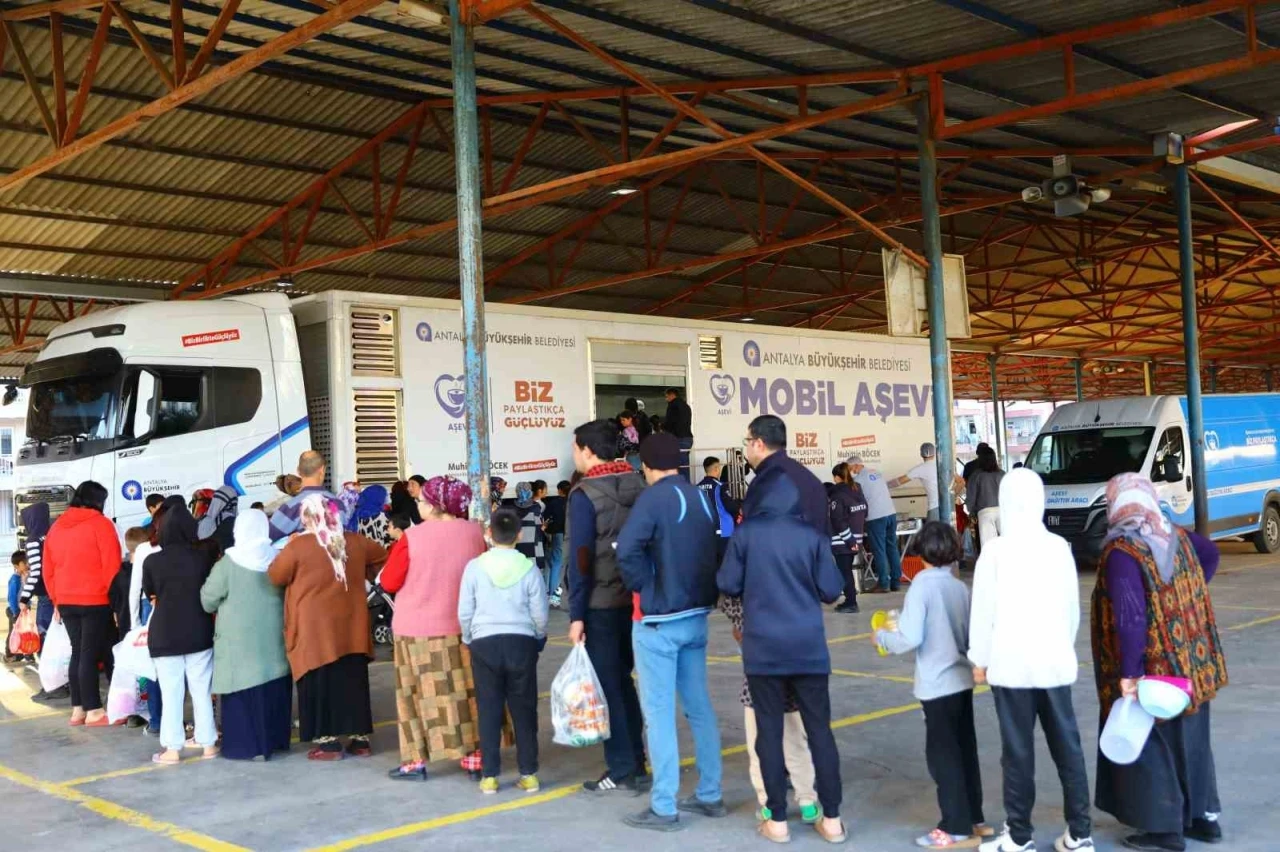 Mobil Aşevi ramazanda her akşam farklı mahallede bin kişilik yemek dağıtacak
