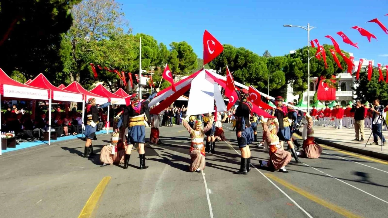 Menteşe’de Cumhuriyet Coşkusu Sokağa Taştı