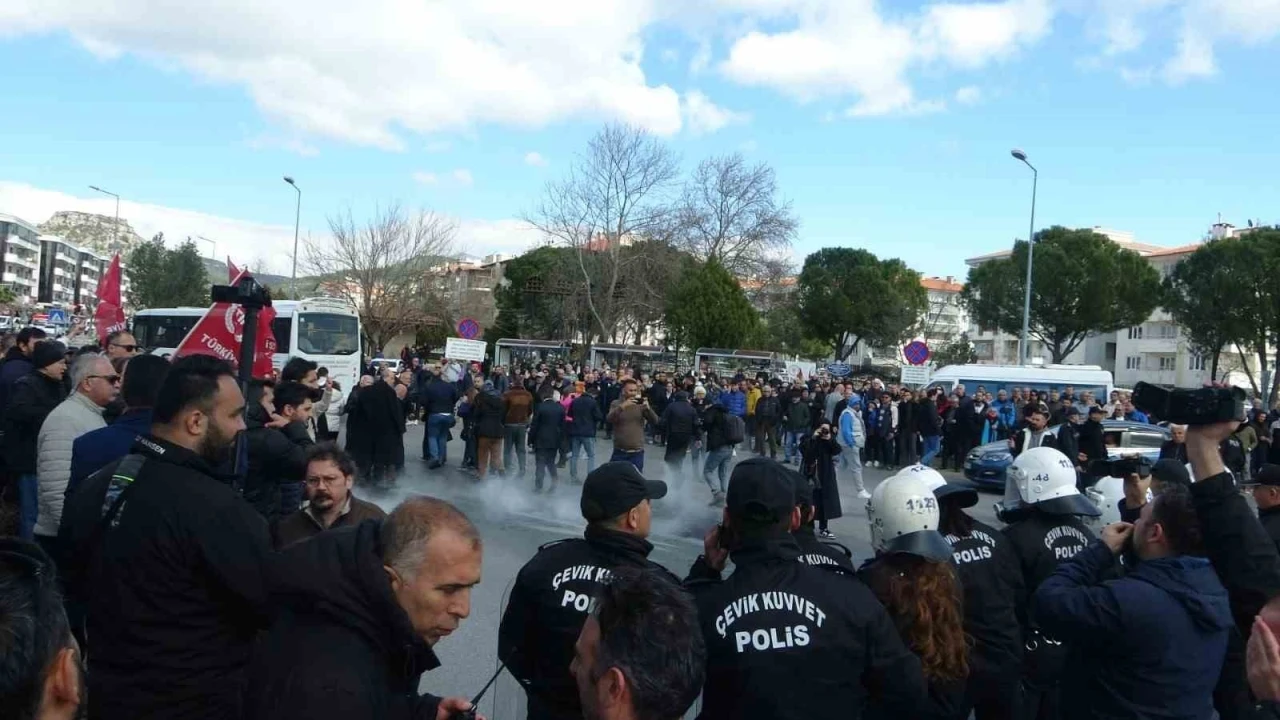 Muğla’da İmamoğlu protestosuna biber gazlı müdahale
