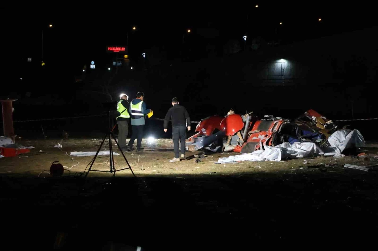 Muğla’daki helikopter kazasının ardından kaza kırım ekipleri olay yerinde inceleme yaptı
