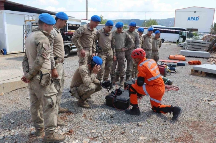 Muğla İl Jandarma Komutanlığı’nda depremde arama kurtarma eğitimi verildi
