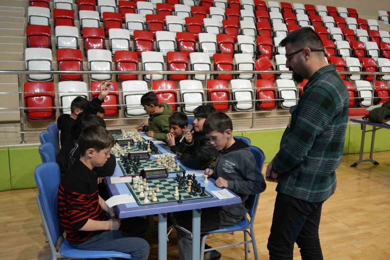 Muş’ta satranç turnuvası heyecanı başladı
