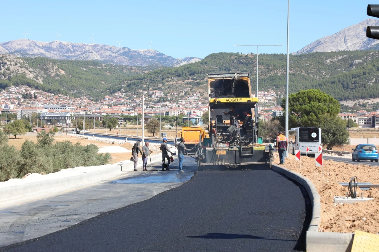 OTOGAR YOLUNDA 3. KAT SICAK ASFALT ÇALIŞMASI BAŞLADI