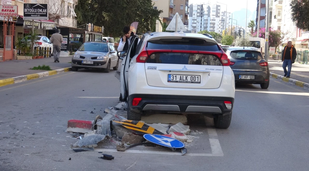 ANTALYA'DA DUR TABELASI İHLALİ KAZAYA YOL AÇTI