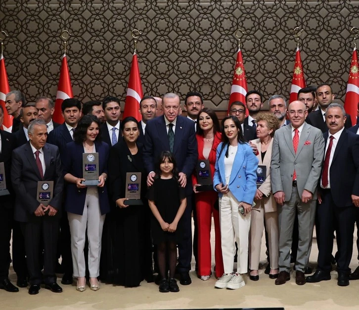 ANADOLU YAYINCILAR FEDERASYONU'NUN 8. ANADOLU MEDYA ÖDÜLLERİ SAHİPLERİNİ BULDU