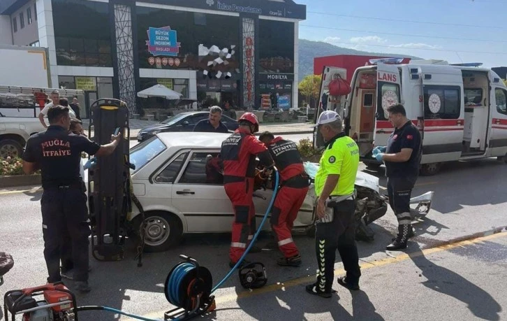 MENTEŞE’DE YARALAMALI KAZA