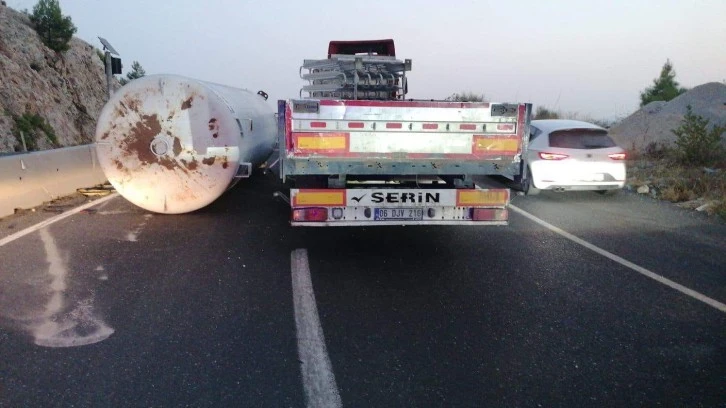  TIRIN DORSESİNDEKİ TANKER YOLA DÜŞTÜ, MUĞLA YOLU TRAFİĞE KAPANDI