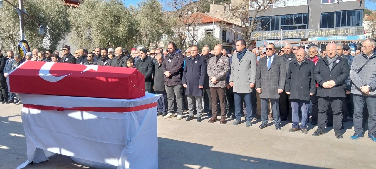 EMEKLİ VALİ YARDIMCISI ALİ HAYDAR KÜÇÜK TOPRAĞA VERİLDİ