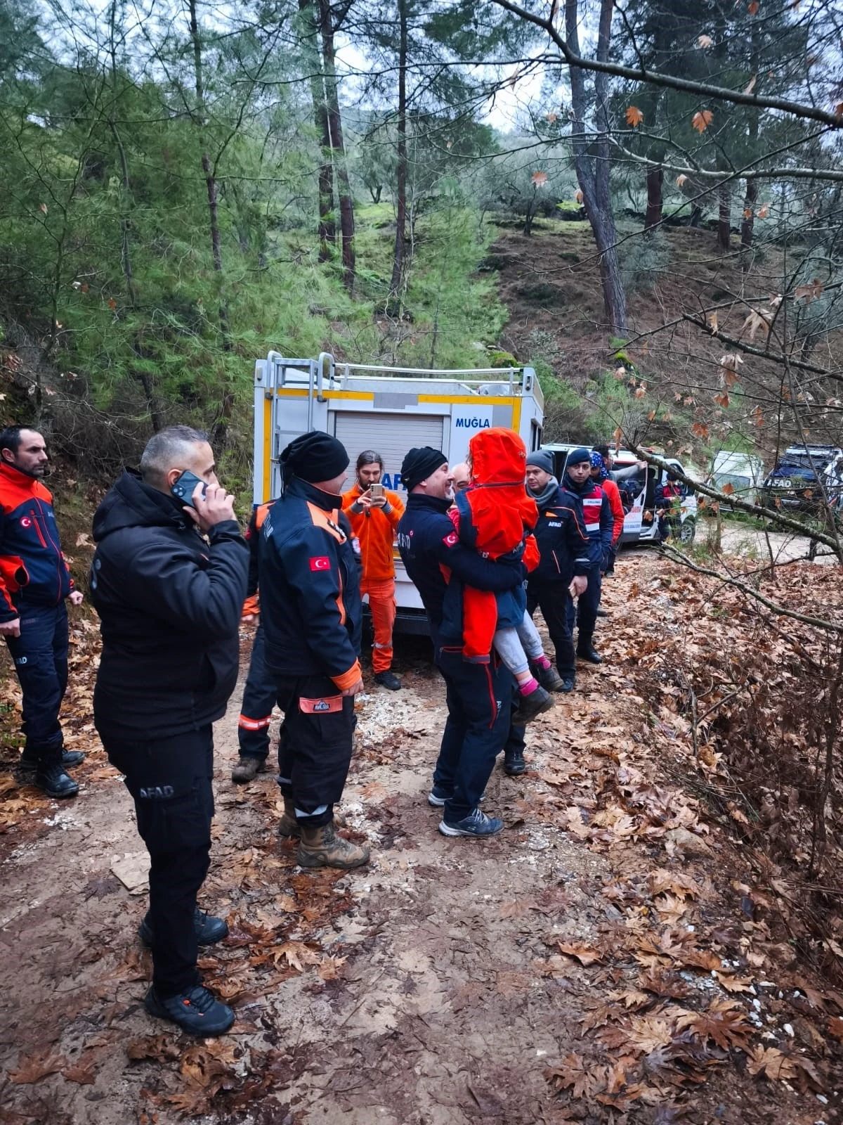 KAYIP ALZHEİMER HASTASI KADIN VE TORUNLARI BULUNDU