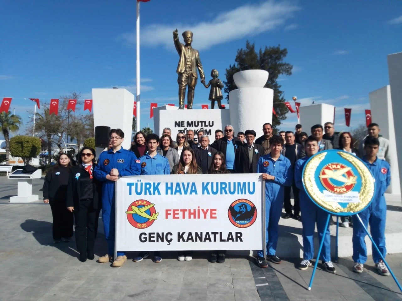 FETHİYE'DE TÜRK HAVA KURUMU 100. YILINI KUTLADI