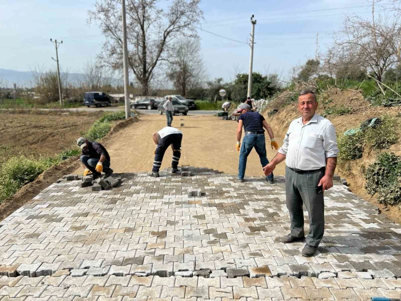 Nazilli Belediyesi Güzelköy Mahallesi’ndeki yol yapım çalışmasını tamamladı
