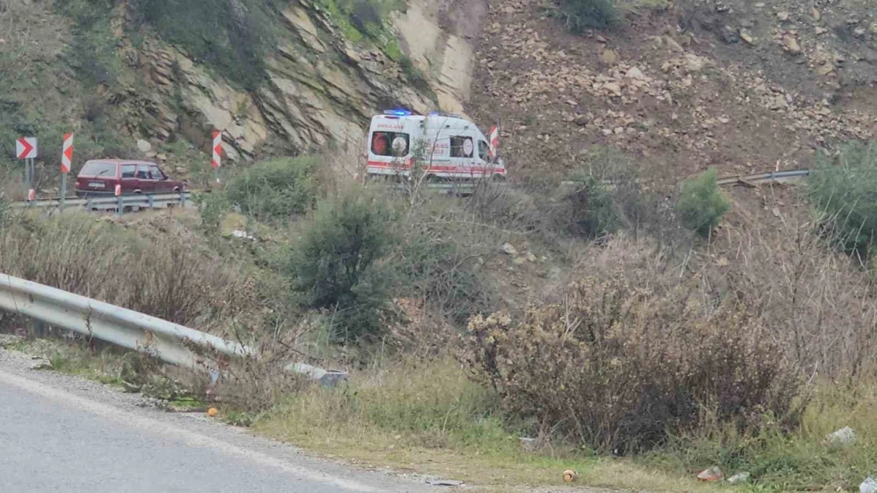 Nazilli’de araç uçuruma yuvarlandı
