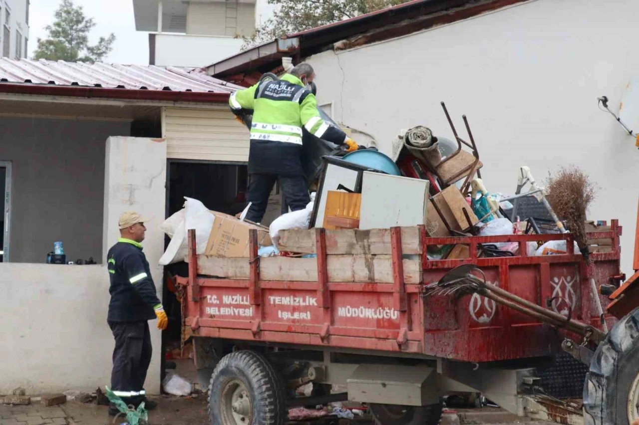 Nazilli’de çöp ev yedinci kez temizlendi
