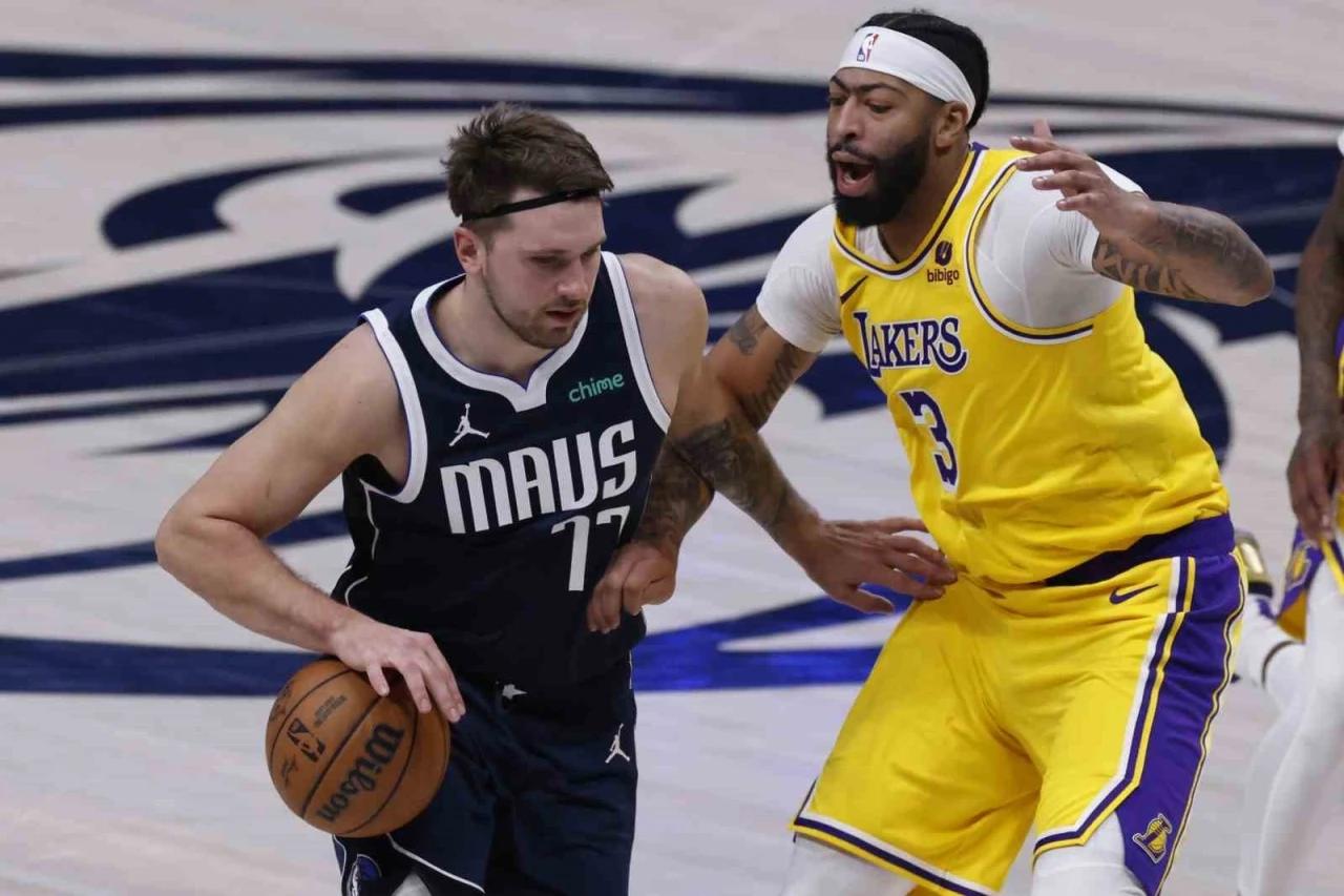 NBA’de Lakers, Luka Doncic’i kadrosuna kattı, Anthony Davis’i Dallas’a gönderdi
