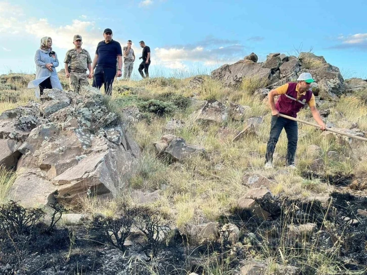 Nemrut Kalderası’nda örtü yangını çıktı
