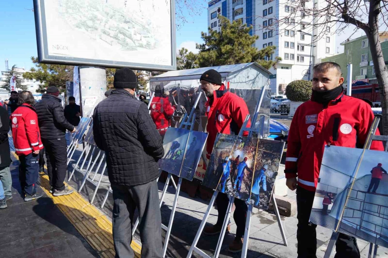 Niğde’de deprem farkındalık fotoğraf sergisi açıldı, açılan stantta bilgilendirme yapıldı
