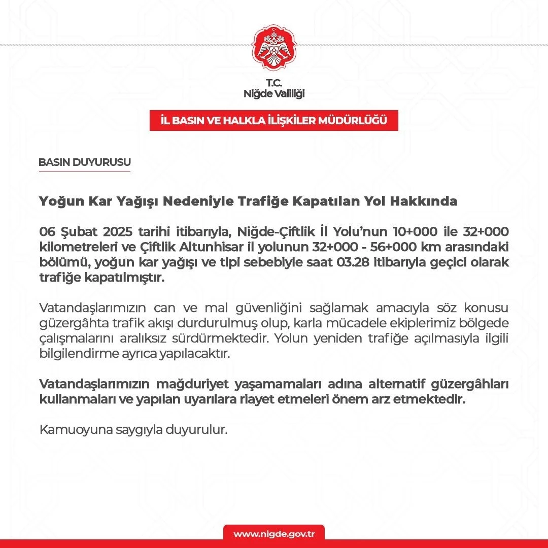 Niğde’de kar yolları kapattı
