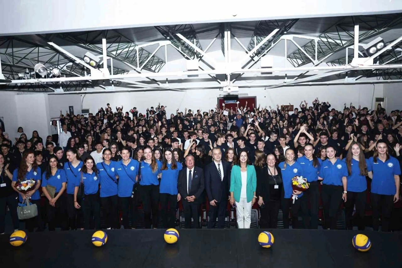 Nilüfer Belediyespor Eker Kadın Voleybol Takımı, öğrencilere altın tavsiyeler
