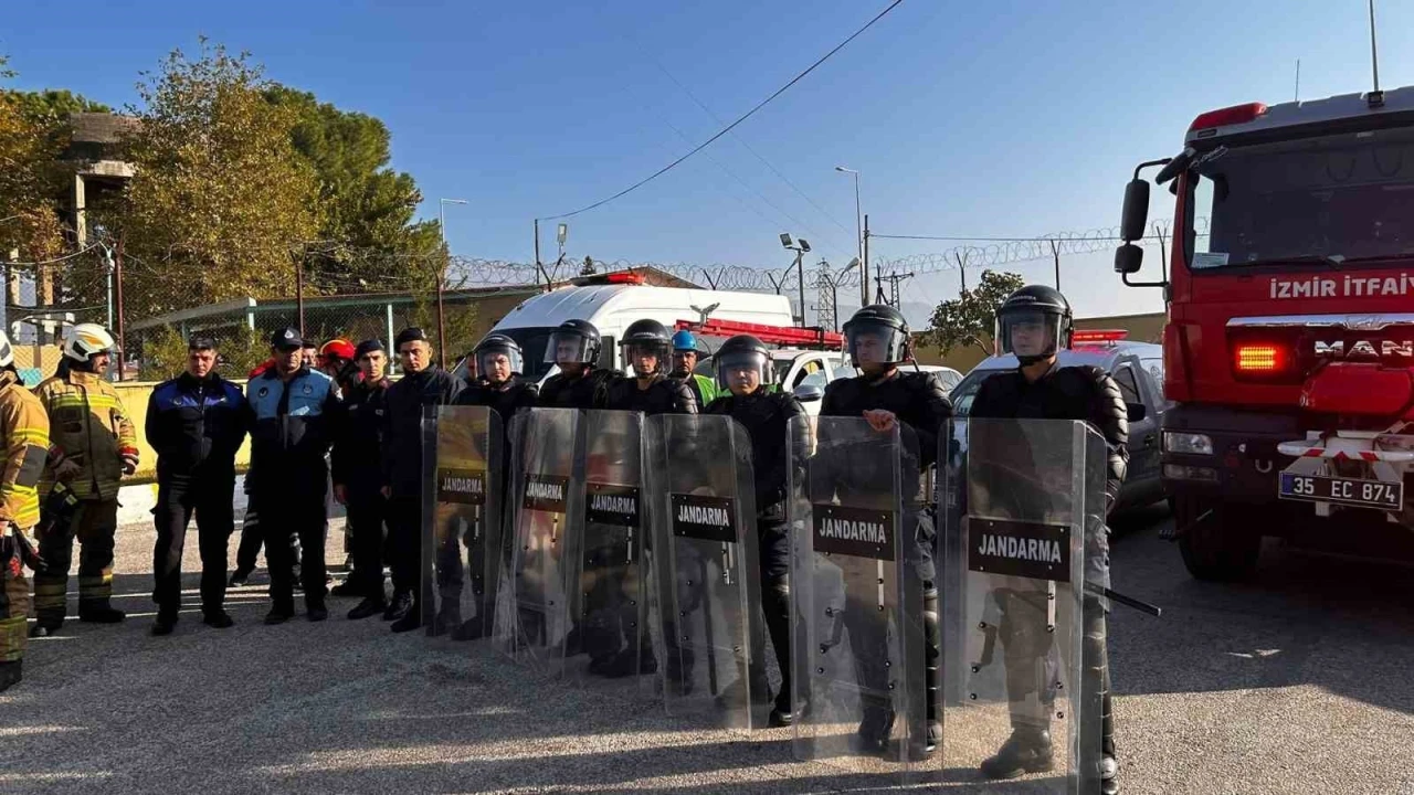 Ödemiş M Tipi Kapalı Cezaevi’nde "İsyan ve Yangın Tatbikatı" düzenlendi
