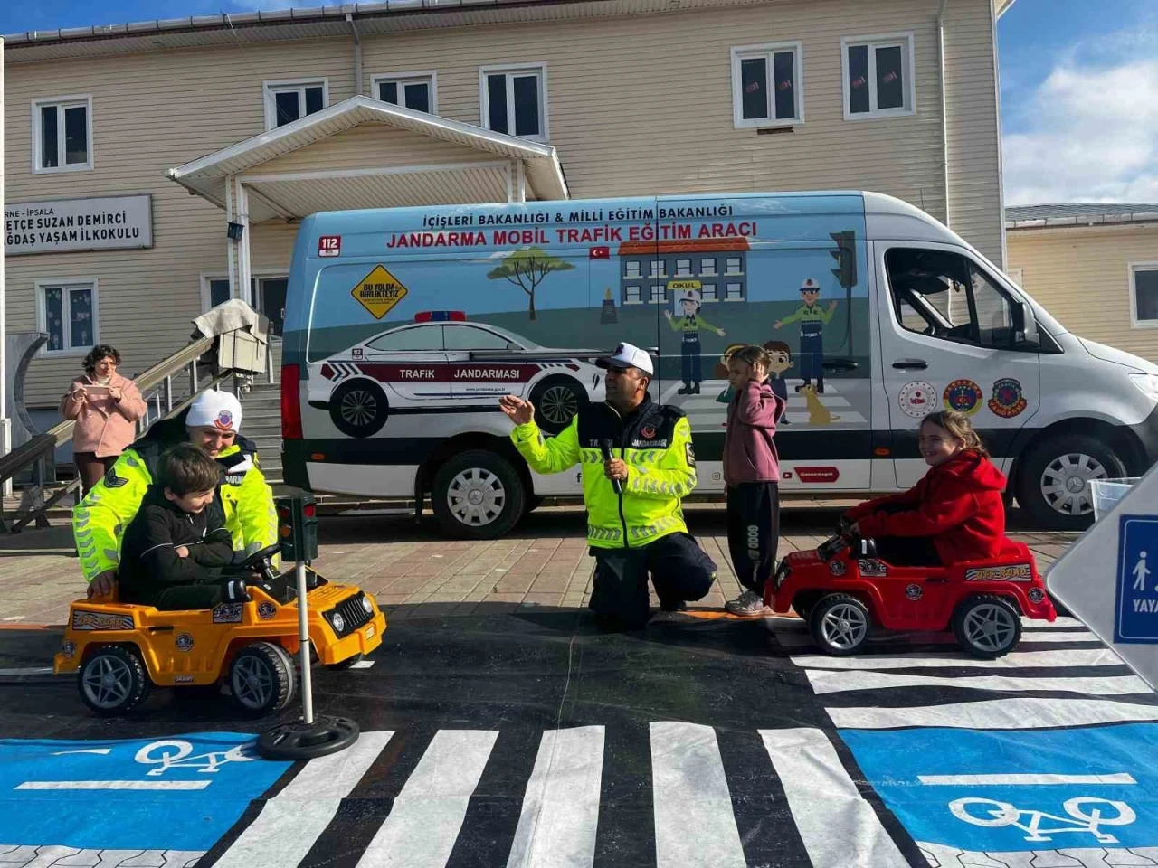 Öğrencilere trafik eğitimi
