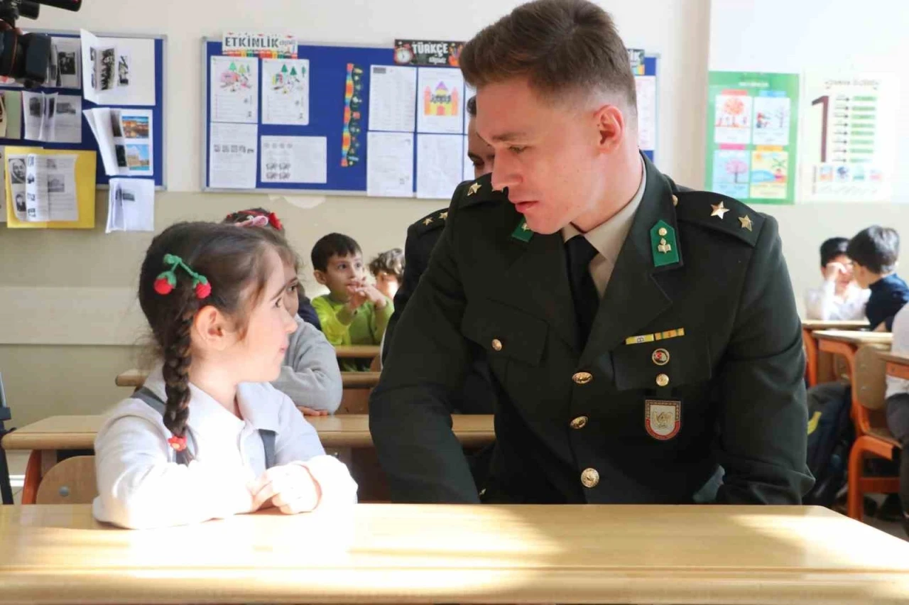 Okuma yazmayı öğrenen binlerce öğrenciden Mehmetçik’e mektup
