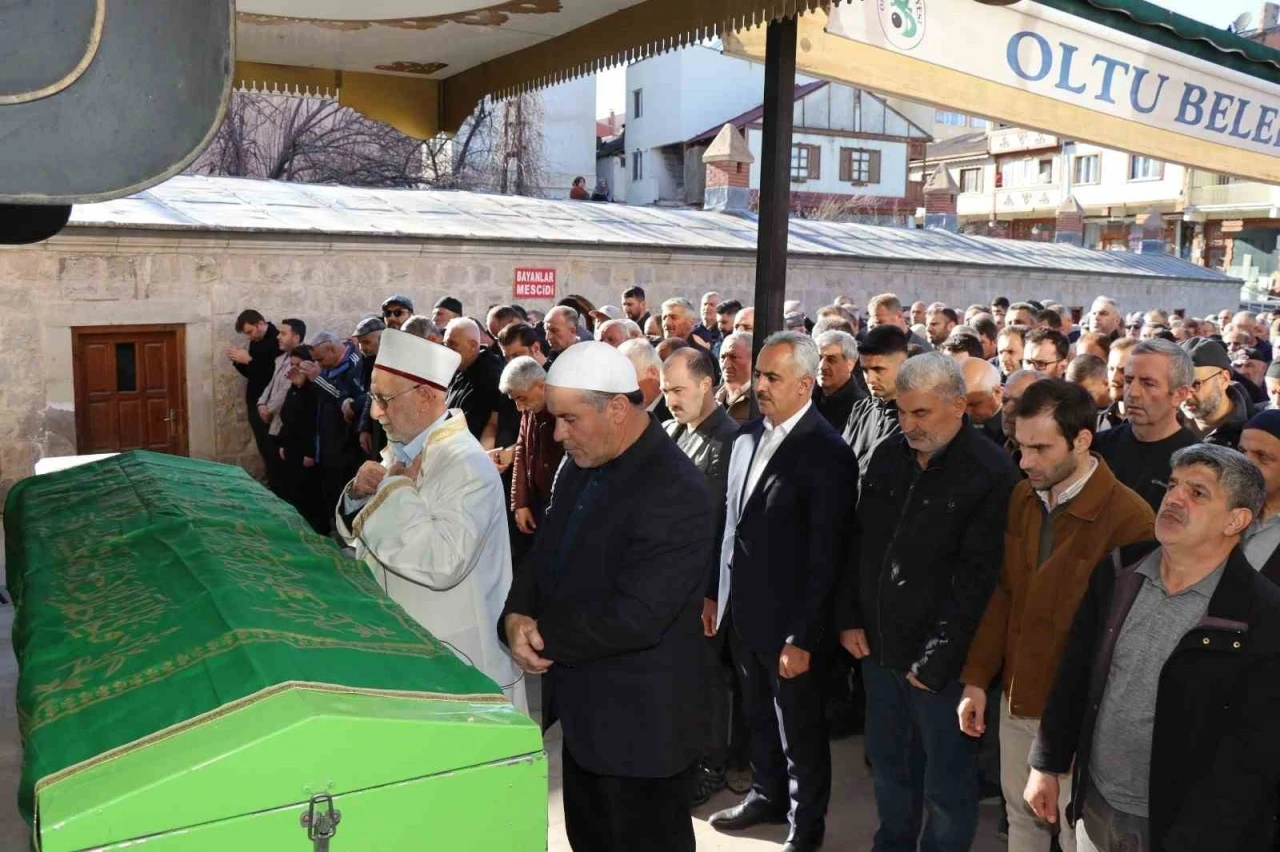 Oltu Temel Vural öğretmene veda etti
