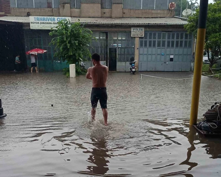 Ordu’da sağanak hayatı felç etti
