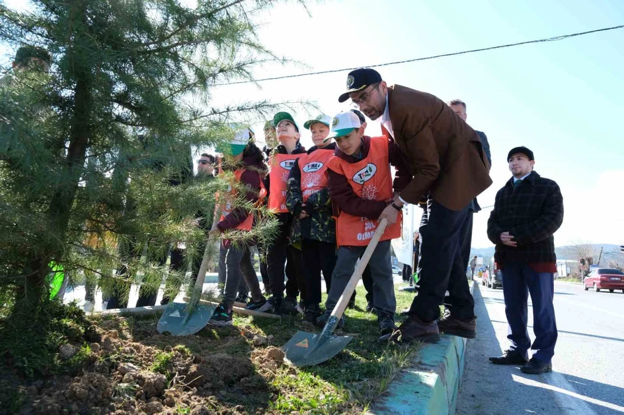 Orhaneli’nde 500 fidan toprakla buluştu
