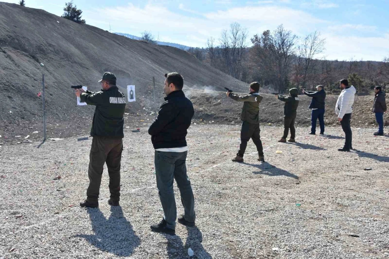 Orman muhafaza memurlarına atış talimi
