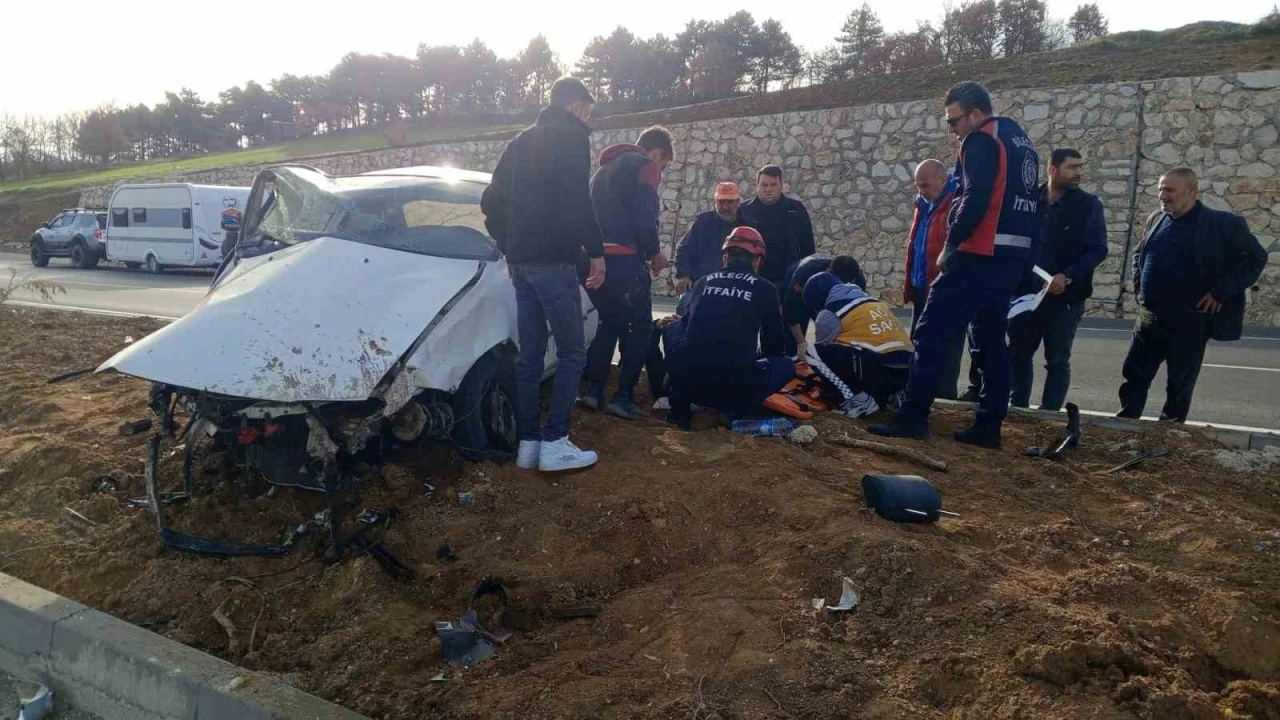 Orta refüje çarpan otomobil sürücüsü yaralandı
