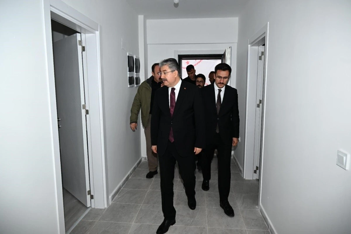 Osmaniye’de depremzedeler için yapılan 50 köy evinin anahtar teslimi yapıldı
