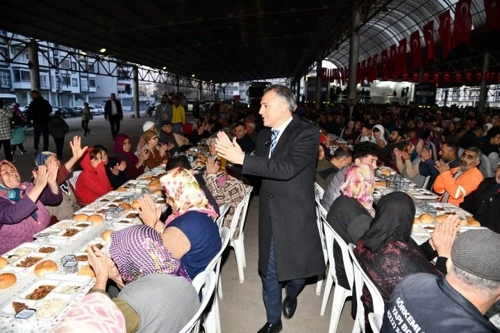 Osmaniye’de, ihtiyaç sahibi 7 bin 500 kişiye evlerinde sıcak yemek ikramı yapılacak
