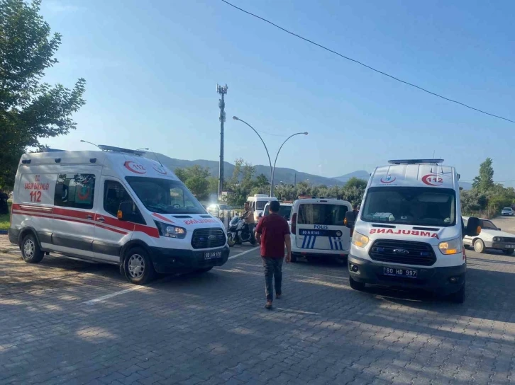 Osmaniye’de okul servisi ile otomobil çarpıştı: 5 yaralı
