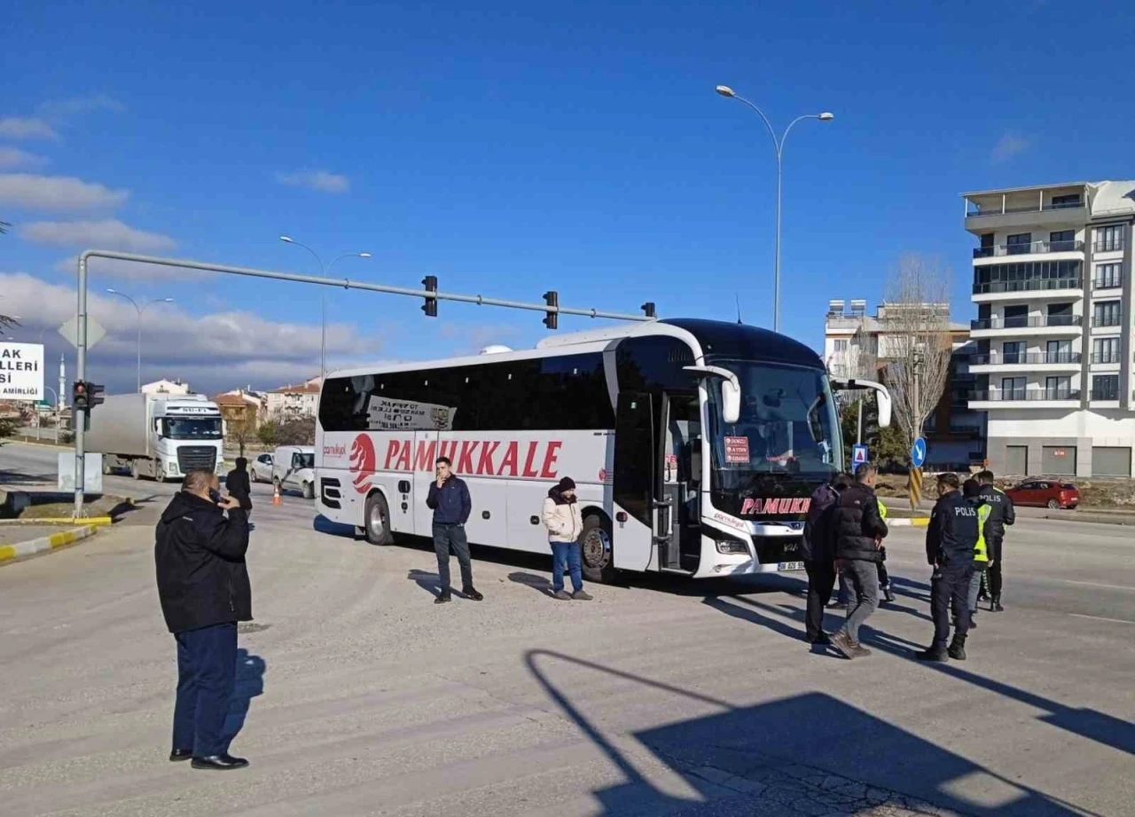 Otobüsün çarptığı yaya 5 günlük yaşam mücadelesini kaybetti.
