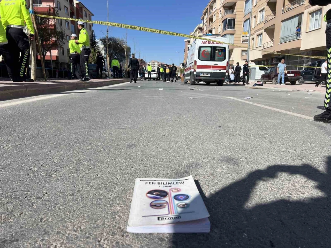 Otomobil çocuklara çarptı: 1 ölü, 1 yaralı
