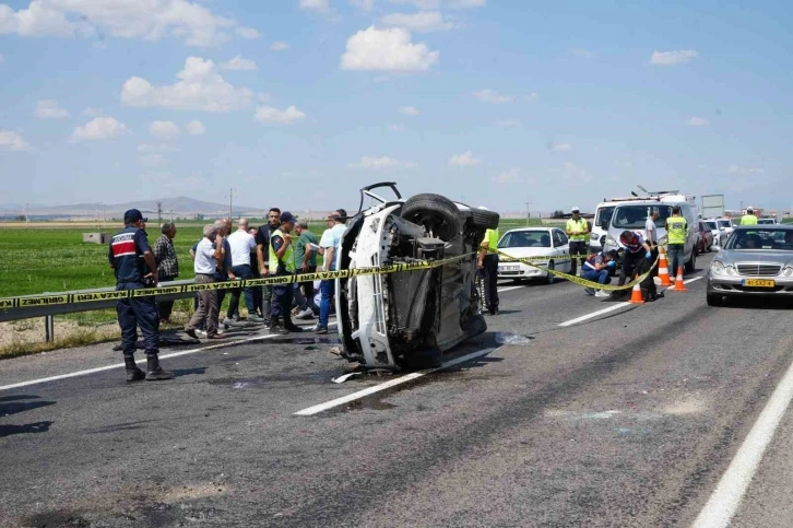 Otomobil takla atıp karşı şeride geçti: 2 ölü, 2 yaralı
