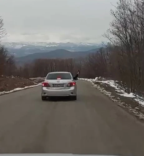 Otomobilden havaya ateş açan silahlı maganda yakalandı
