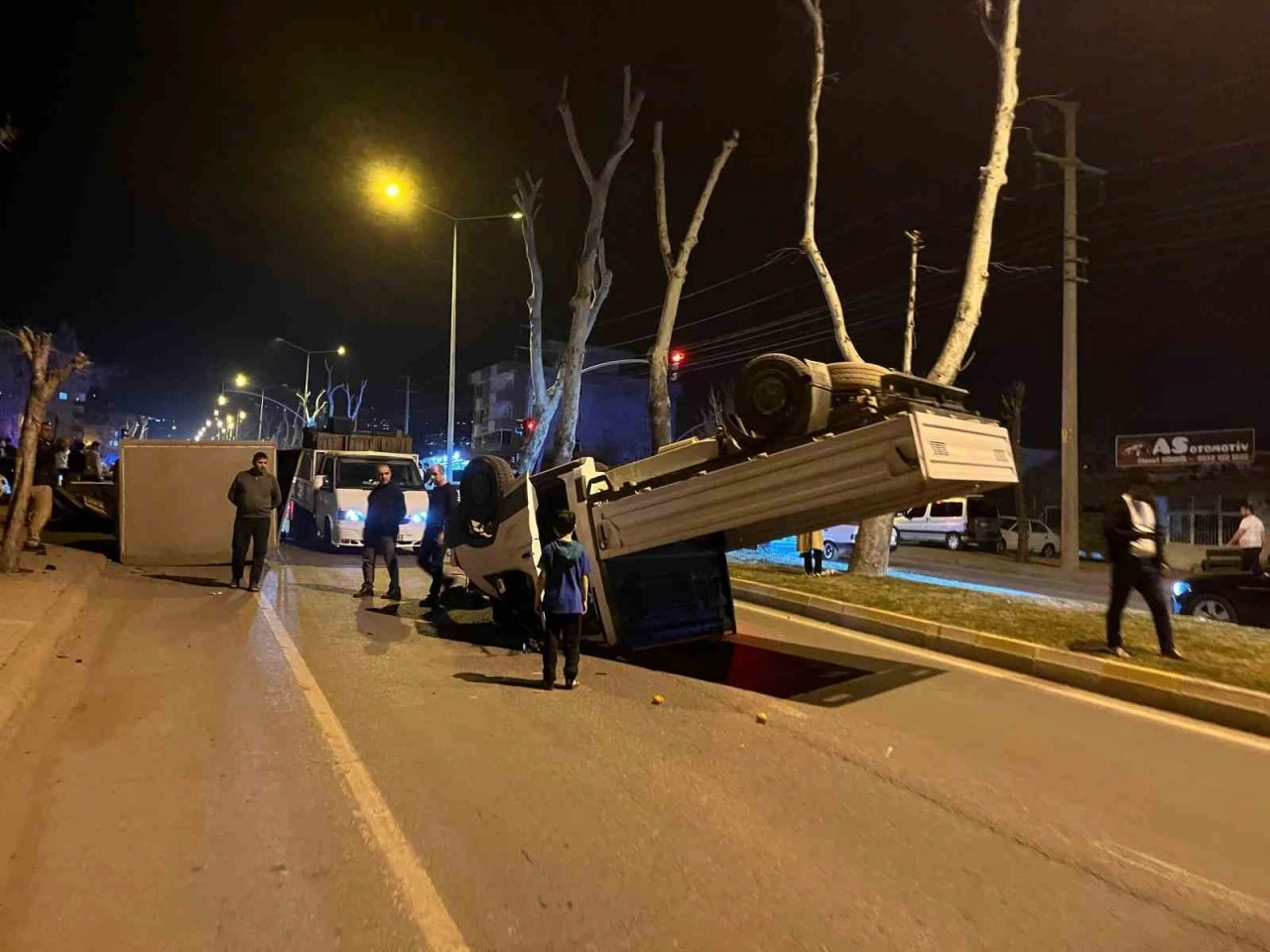 Otomobille çarpışan araç takla attı, sürücü yaralandı
